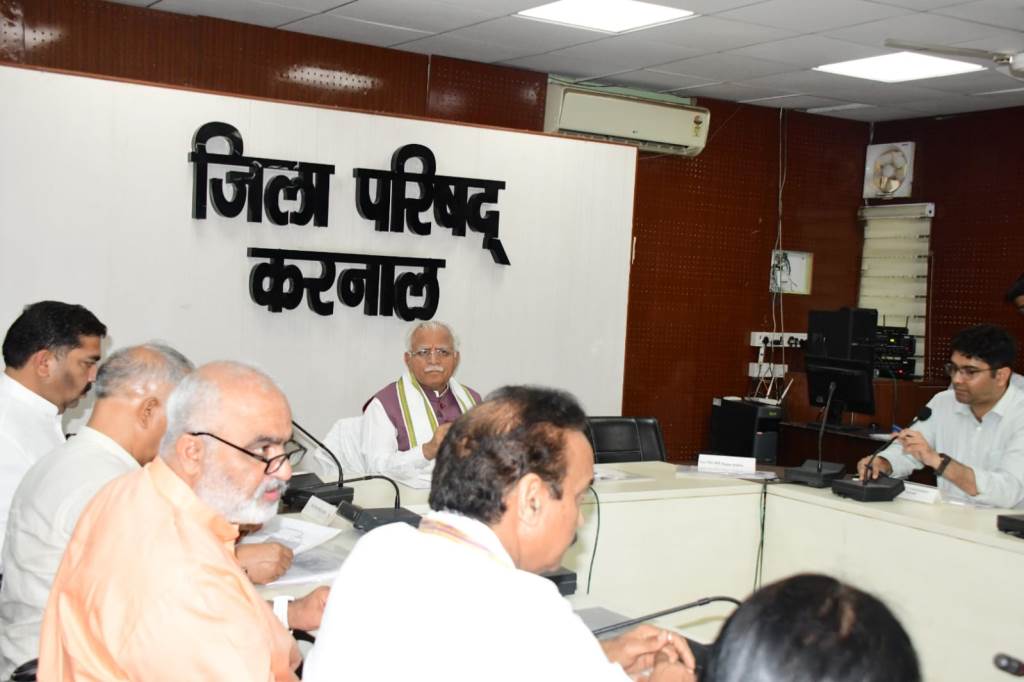 अधिकारी कर्मचारी अपने घर के कार्य की तरह ही जनता के कार्य को भी जिम्मेदारी के साथ करें मनोहर लाल
